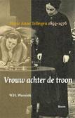 vrouw achter de troon